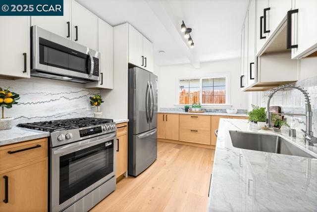 2087 Brook St, Concord CA: https://media.crmls.org/mediaz/74962576-54b2-4208-927e-f84eacb222d2.jpg