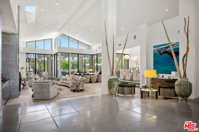 6 Rocky Lane, Rancho Mirage CA: https://media.crmls.org/mediaz/7496a5b9-cd98-4438-baba-07ad77e9c65b.jpg