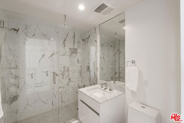 1345 Havenhurst Drive, West Hollywood CA: https://media.crmls.org/mediaz/749701ac-42c7-41c8-aafb-50e9a11ca075.jpg