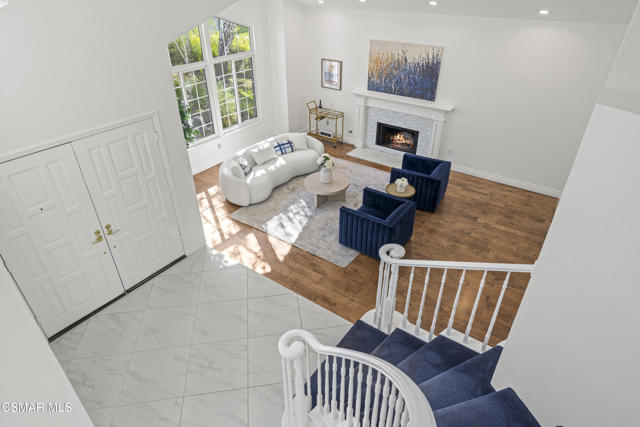 287 Golden Fern Court, Simi Valley CA: https://media.crmls.org/mediaz/74975050-4f2b-4ce3-97a9-3e09f2ad0932.jpg