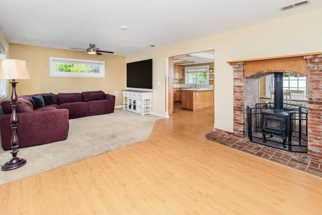 Detail Gallery Image 4 of 37 For 24010 Del Amo Rd, Ramona,  CA 92065 - 3 Beds | 2 Baths