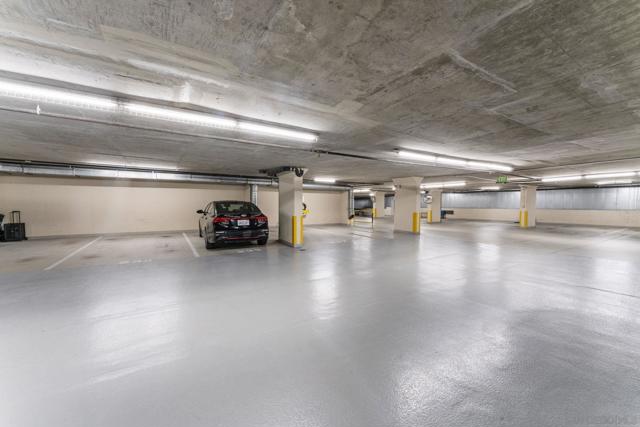 1199 Pacific Hwy, San Diego CA: https://media.crmls.org/mediaz/7498e636-5bbc-4fe8-a8f0-1d0fe534d573.jpg
