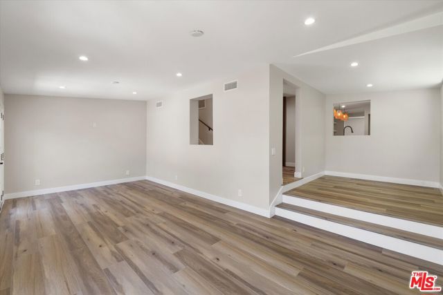 584 W 10th Street, San Pedro CA: https://media.crmls.org/mediaz/74993781-42c6-4add-a4cb-70f592e3d27e.jpg