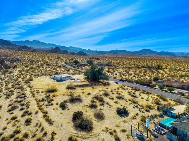 7215 Mt Lassen Avenue, Joshua Tree CA: https://media.crmls.org/mediaz/74996ae2-2e69-4216-bb93-438a23f0e51a.jpg