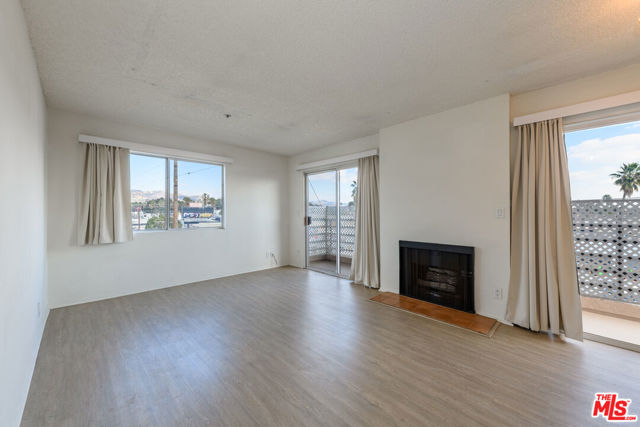 340 N Hayworth Avenue, Los Angeles CA: https://media.crmls.org/mediaz/7499acf7-e2ed-4b38-869d-7dfd18a43b04.jpg