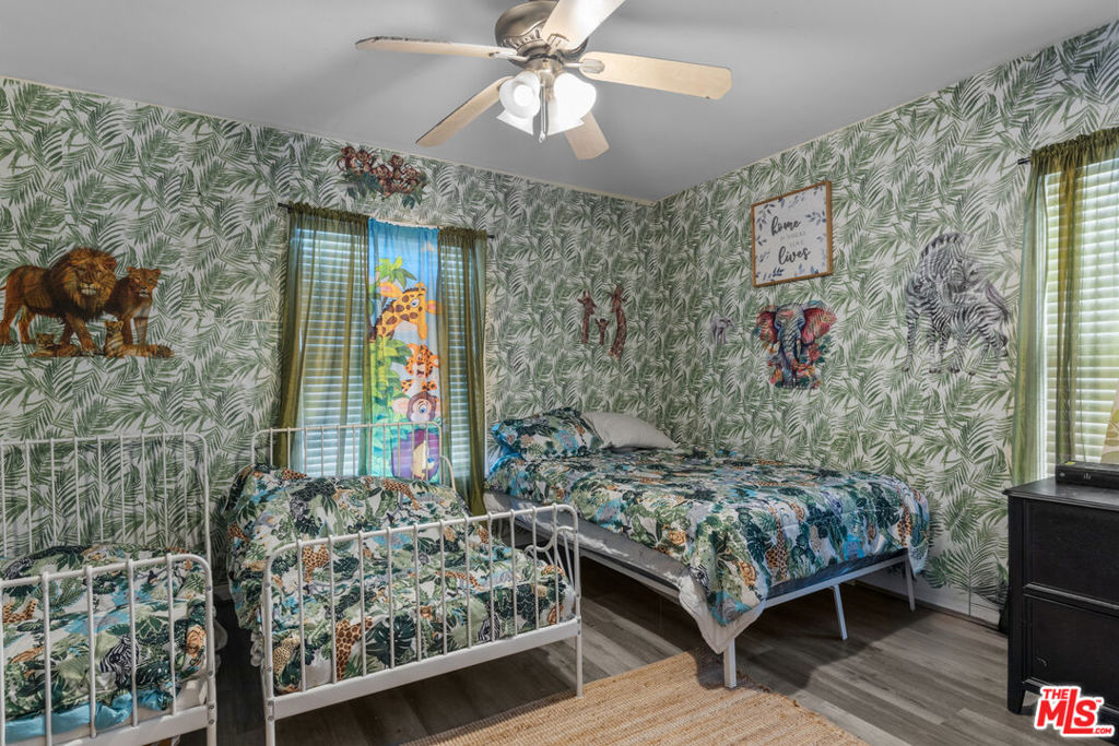 https://media.crmls.org/mediaz/7499d752-111f-4f9e-9d21-42d12e5a44aa.jpg?preset=X-Large