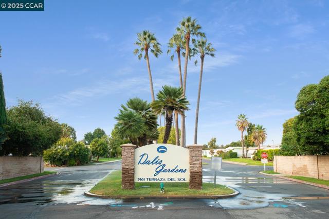 2019 Dalis Drive, Concord CA: https://media.crmls.org/mediaz/749a42a2-94b2-4381-a16c-57bbcfb643f3.jpg