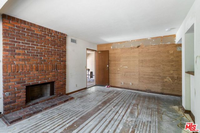 11 S Callecita, Laguna Beach CA: https://media.crmls.org/mediaz/749a6147-bcbf-4dec-b9de-491409af7923.jpg