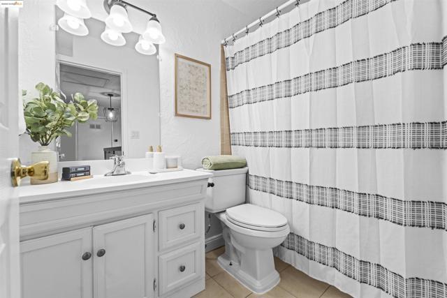 2326 D St, Hayward CA: https://media.crmls.org/mediaz/749ab356-c9a6-4bc8-a4a7-895912ab3518.jpg