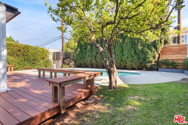 12848 Tiara Street, Valley Village CA: https://media.crmls.org/mediaz/749b4b68-d951-4ece-8d41-f5bf0653aee4.jpg