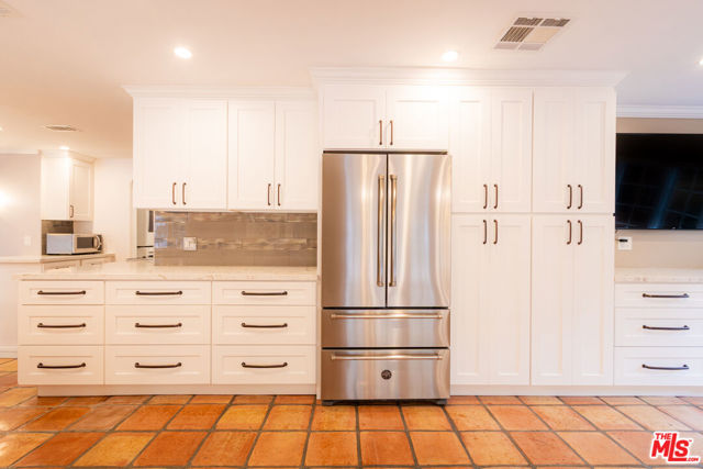 8510 Capistrano Avenue, West Hills CA: https://media.crmls.org/mediaz/749b71ef-477e-4c05-ab09-610bbc90889d.jpg