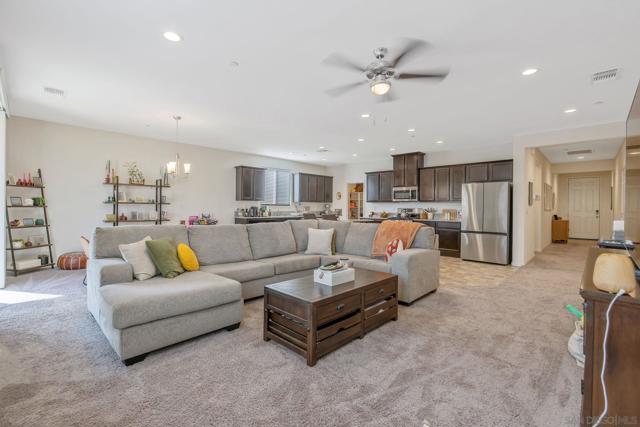 495 Pearl Dr, Lemoore CA: https://media.crmls.org/mediaz/749bb645-4d72-4777-b86d-b29a350c6392.jpg