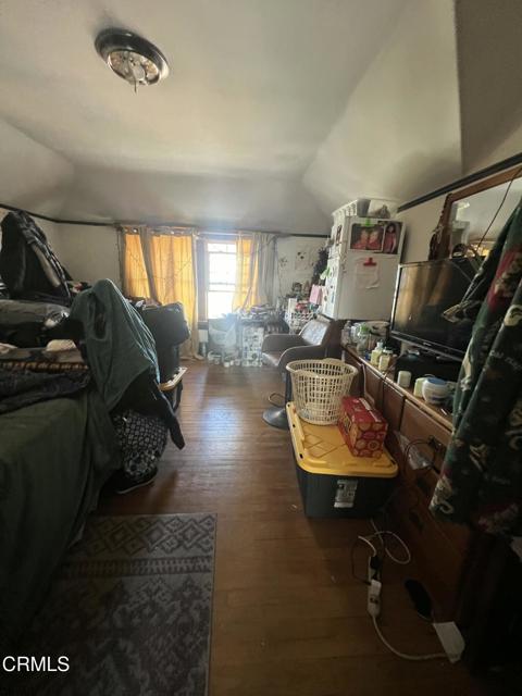 1324 Volney Drive, Los Angeles CA: https://media.crmls.org/mediaz/749bcb7e-3dbe-4b13-93f4-770562363a4b.jpg