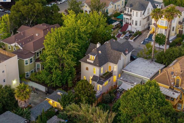 1709 Myrtle St, Oakland CA: https://media.crmls.org/mediaz/749c26b7-366f-4e24-9050-f96ab64c5755.jpg