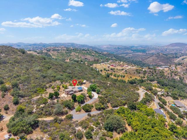 12443 Mirar De Valle, Valley Center CA: https://media.crmls.org/mediaz/749c7f98-8d90-422e-a1a9-aeef67106a4c.jpg