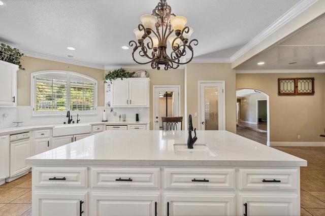 120 Tierra Del Sol, Hollister CA: https://media.crmls.org/mediaz/749c8027-c54a-427b-9f4a-3ac70b85a2a4.jpg