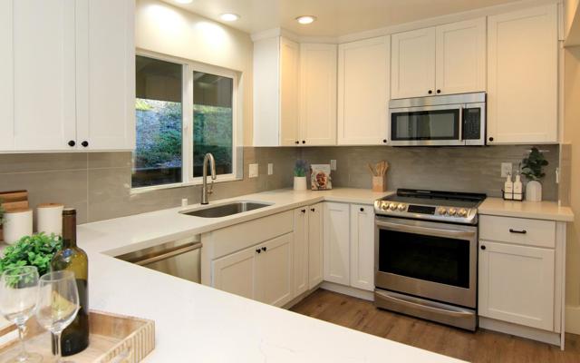 23416 Sunset Drive, Los Gatos CA: https://media.crmls.org/mediaz/749c914e-3380-4f9f-810f-3ee33e1a9818.jpg