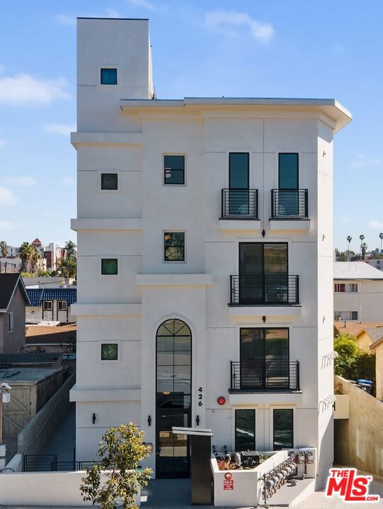 426 N Alexandria Avenue Los Angeles, California Pleased to present the opportunity to acquire a brand new, vacant, 40 market-rate suites apartment building in the heart of Melrose Hill. The construction has been completed since 2020 and is fully occupied. The Property, located at 426 Alexandria offers luxury suites with a shared kitchen & living room. The units include in-unit washers & dryers, stainless steel appliances, two-tone cabinetry, quartz countertops, stylish flooring, mobile-friendly thermostats, Central A/C, and heat, gated parking, and incredible views! The Property is centrally located in Melrose Hill and a short distance away from, Larchmont, Downtown, and Hollywood.