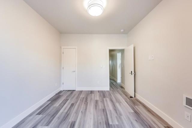 811 Oak Street, San Francisco CA: https://media.crmls.org/mediaz/749d4088-bf1f-4b61-9d2f-306e2d4bb8ae.jpg