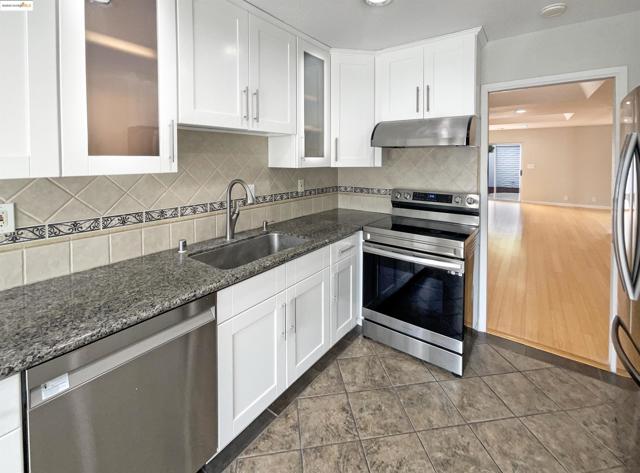 883 Calle De Verde, San Jose CA: https://media.crmls.org/mediaz/749dad3f-1050-420f-a88d-7eb10ee75bb1.jpg