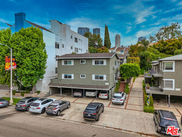 1940 S Beverly Glen Boulevard, Los Angeles CA: https://media.crmls.org/mediaz/749df7c5-d9af-4eb1-af6b-3602165dfa75.jpg