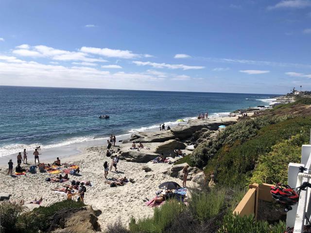 6455 La Jolla Blvd, La Jolla CA: https://media.crmls.org/mediaz/749e18f4-9cb5-49b5-86ea-6d0f04d52e9f.jpg