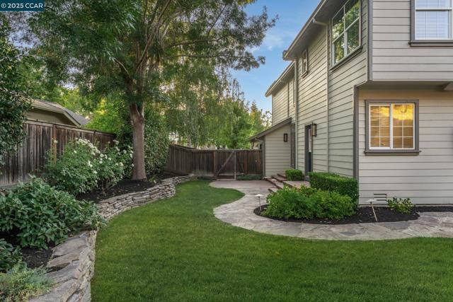 51 Brightwood Cir, Danville CA: https://media.crmls.org/mediaz/749e935a-0f02-4ca1-8bfb-2397018be40a.jpg