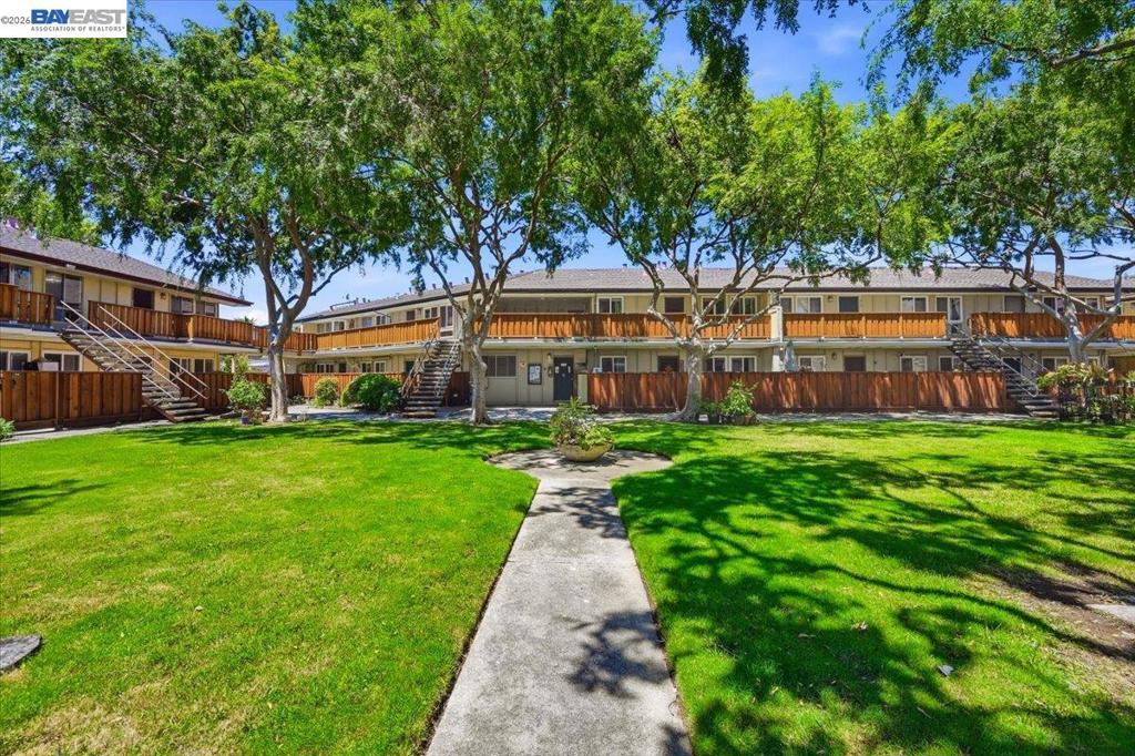 https://media.crmls.org/mediaz/749e9855-2391-42b7-808e-fa8c1402a88e.jpg?preset=X-Large