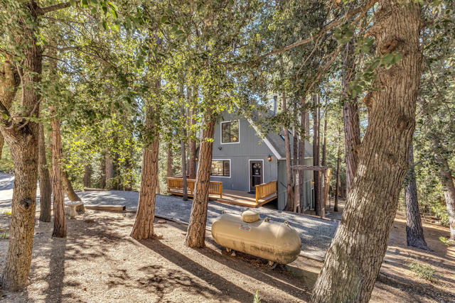 52402 Pine Ridge Road, Idyllwild CA: https://media.crmls.org/mediaz/749ec32f-e837-4d5f-8dd7-10218c9dfe55.jpg