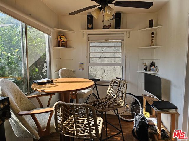 837 Milwood Avenue, Venice CA: https://media.crmls.org/mediaz/749ec918-00f5-4690-a356-27015a3819c4.jpg