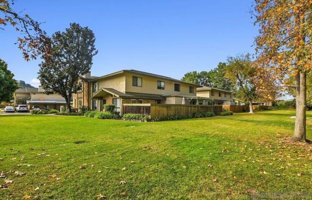 10744 Caminito Bravura, San Diego CA: https://media.crmls.org/mediaz/749efef0-ae73-40b4-ac09-57a8fcae6246.jpg