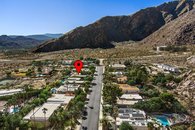 600 S La Mirada Road, Palm Springs CA: https://media.crmls.org/mediaz/749f0cba-ec6d-46b0-a52d-694a4ba35b4e.jpg