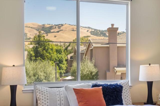 3581 Jasmine Circle, San Jose CA: https://media.crmls.org/mediaz/749f6fa8-63da-41bf-ba5e-bf80d2ec4b43.jpg