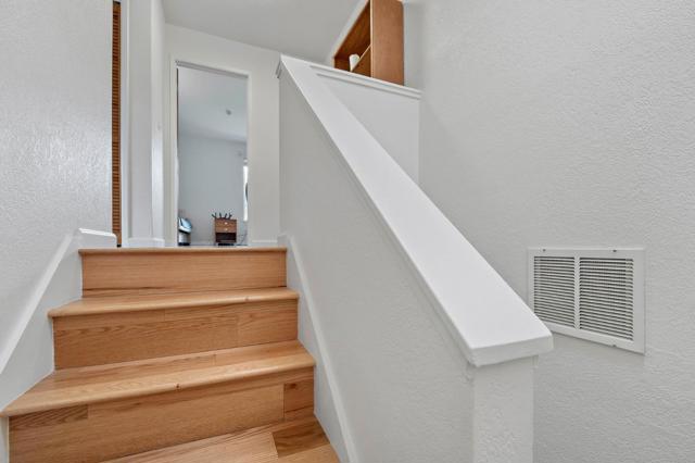 987 Lane Avenue, Mountain View CA: https://media.crmls.org/mediaz/749feb09-169f-42c2-9e1f-e247091dacaa.jpg