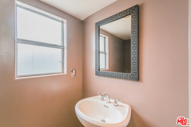 1461 Manhattan Beach Boulevard, Manhattan Beach, California 90266, 2 Bedrooms Bedrooms, ,2 BathroomsBathrooms,Residential,Sold,Manhattan Beach,21754964