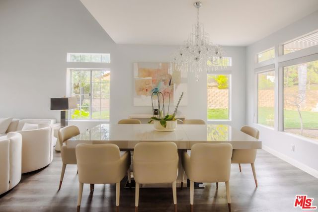 3620 Patrick Henry Place, Agoura Hills CA: https://media.crmls.org/mediaz/74a0747b-6199-48a2-bcd3-11002550a558.jpg