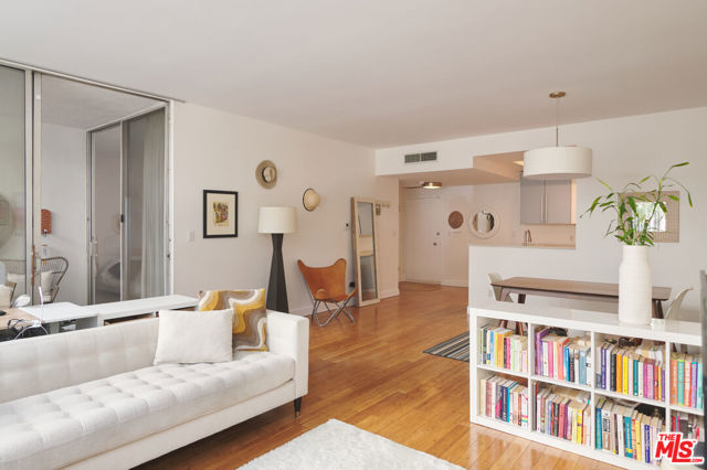 7960 Selma Avenue, Los Angeles CA: https://media.crmls.org/mediaz/74a0c60f-0590-4793-96a6-721664f191ac.jpg