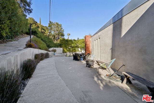 15539 Hamner Drive, Los Angeles CA: https://media.crmls.org/mediaz/74a0ce9f-94a6-4dcf-aca5-32933b9c166b.jpg