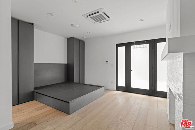 1325 Cabrillo Avenue, Venice CA: https://media.crmls.org/mediaz/74a2093d-eb1e-493c-9bb5-8cf9b2f7c426.jpg
