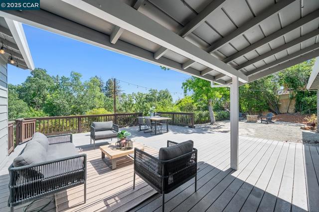 196 Miramonte Rd, Walnut Creek CA: https://media.crmls.org/mediaz/74a22528-1d95-445d-88c8-3ecb942119e1.jpg
