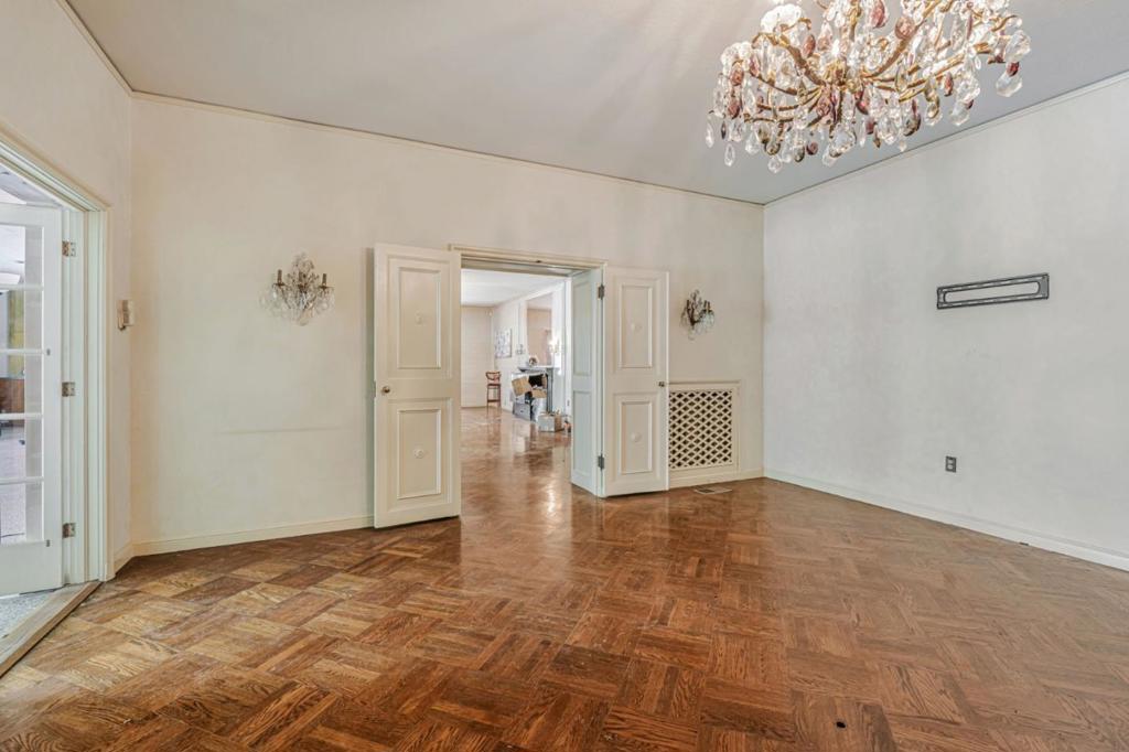 https://media.crmls.org/mediaz/74a23e99-8c3e-43d5-a038-3741f9d2bc0b.jpg?preset=X-Large