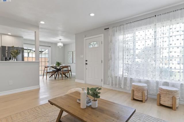 36523 Cherry St, Newark CA: https://media.crmls.org/mediaz/74a2f1b5-ad84-4534-bfc1-e4efe7fbd374.jpg