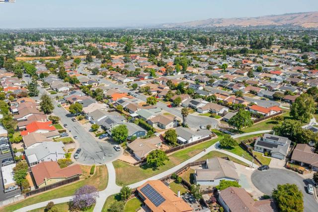 35573 Purcell Pl, Fremont CA: https://media.crmls.org/mediaz/74a39f66-88d8-49b1-98ee-ef840d2f8cf7.jpg