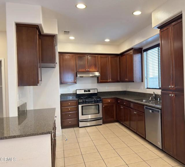 Detail Gallery Image 6 of 22 For 433 Merced Ct, Corona,  CA 92880 - 4 Beds | 2/1 Baths