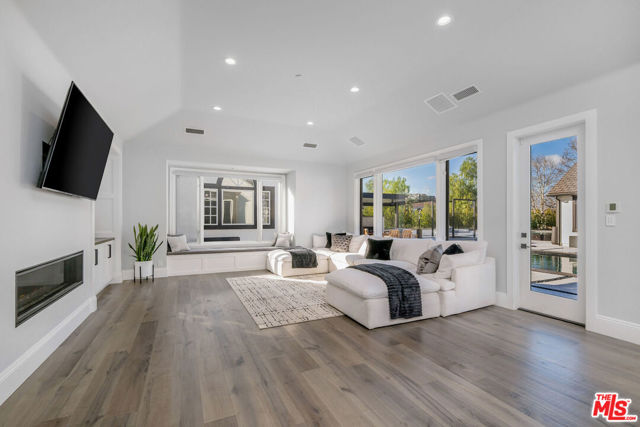 1 Falconridge Drive, Coto de Caza CA: https://media.crmls.org/mediaz/74a3ca25-344b-421c-ba1b-61084720bc03.jpg