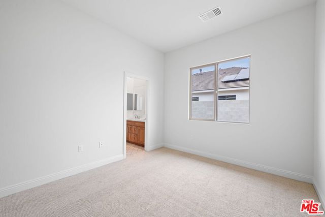 3719 Pathway Court, Bakersfield CA: https://media.crmls.org/mediaz/74a3d81b-25e7-4b66-812e-270439b80b4d.jpg