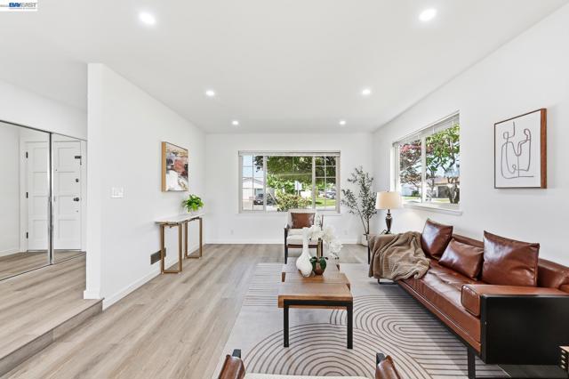 Image 10 of 51 For 1326 Vining Dr