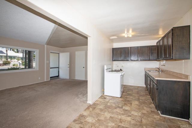 Detail Gallery Image 7 of 18 For 976 Olive Ave, Vista,  CA 92083 - 2 Beds | 1 Baths