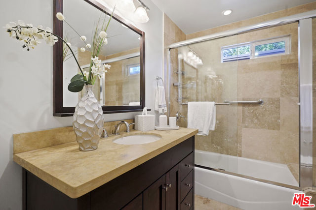 2452 N Altadena Drive, Altadena CA: https://media.crmls.org/mediaz/74a47edf-e047-49e0-bfff-59b96a9171e5.jpg