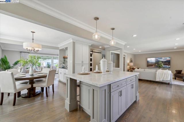 103 Baldwin Dr, Danville CA: https://media.crmls.org/mediaz/74a4aa7e-53f5-418c-9f22-e372b1d07320.jpg